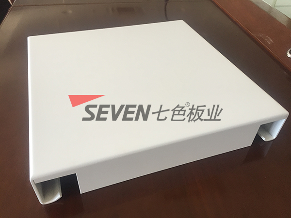 High scratch resistance, porcelain aluminum veneer